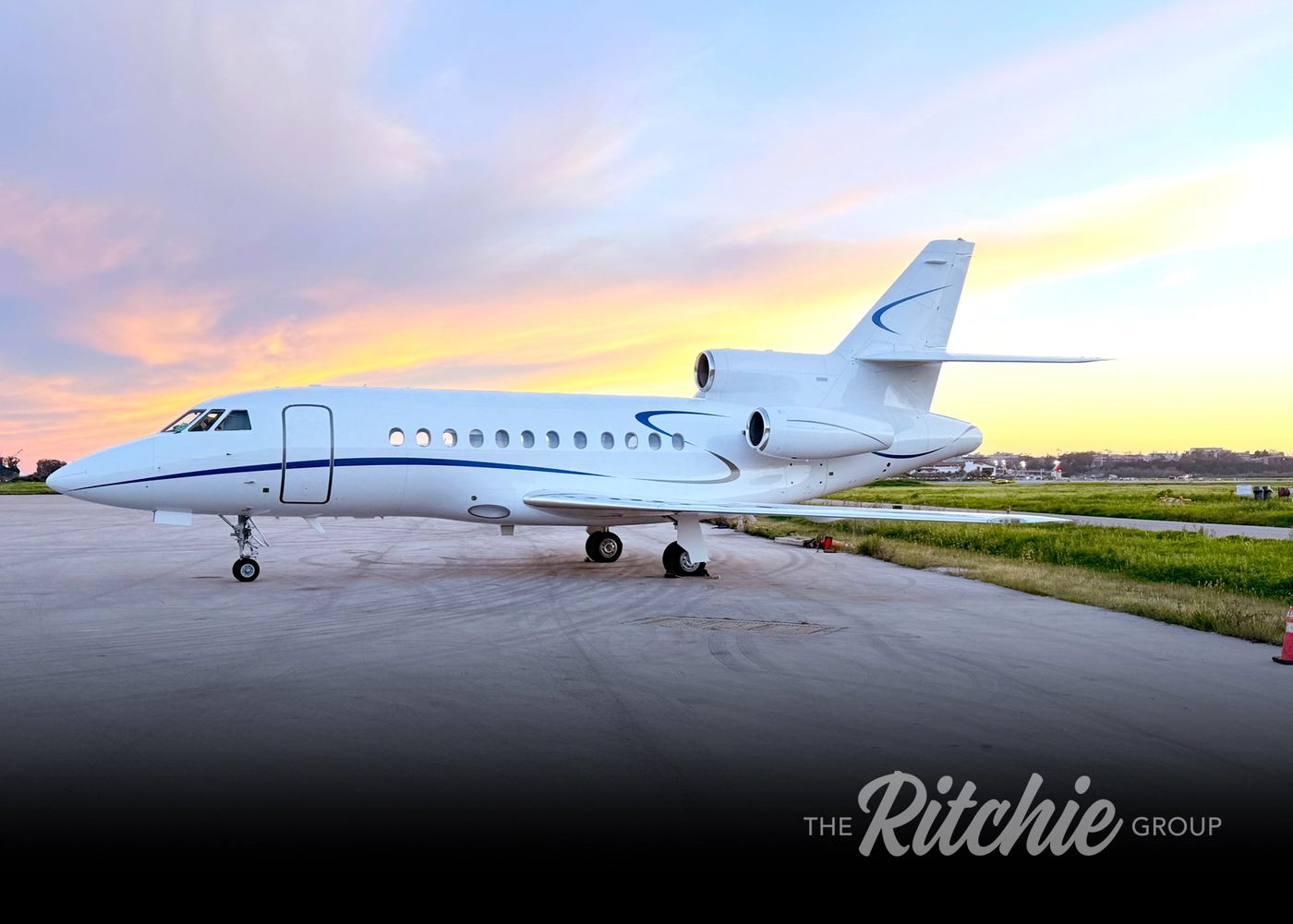 1993 Dassault Falcon 900B, exterior 1
