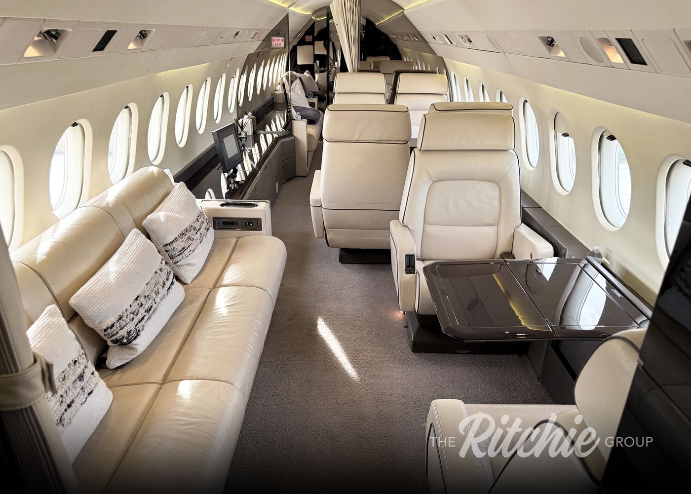 1993 Dassault Falcon 900B, interior 1