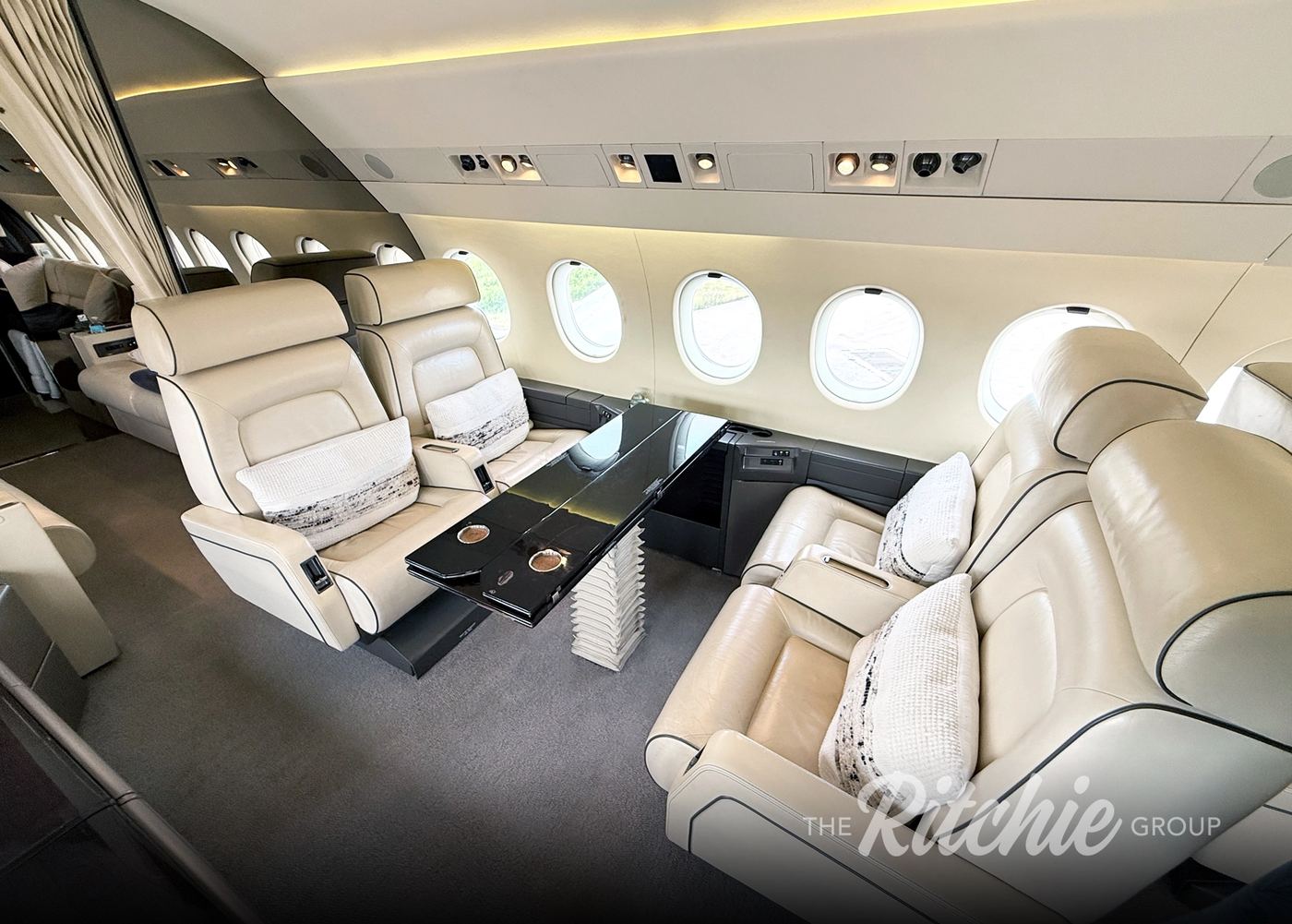 1993 Dassault Falcon 900B, interior 4