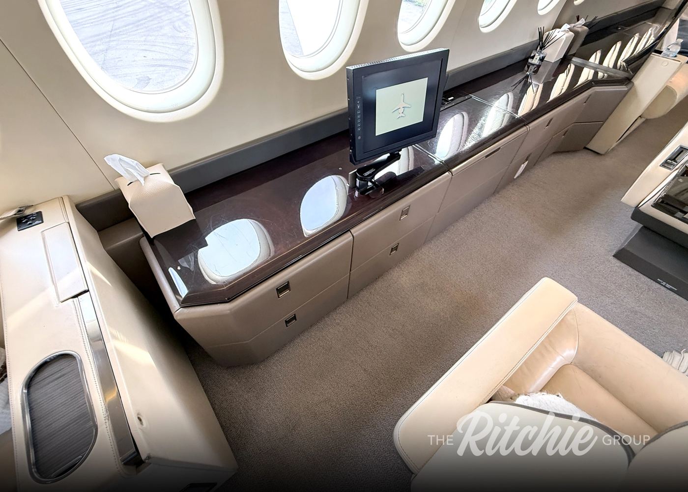 1993 Dassault Falcon 900B, interior 8